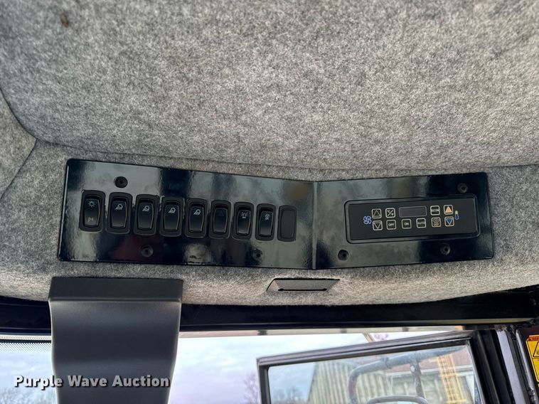 image for item DH9236 2015 TerraGator 8300B spreader