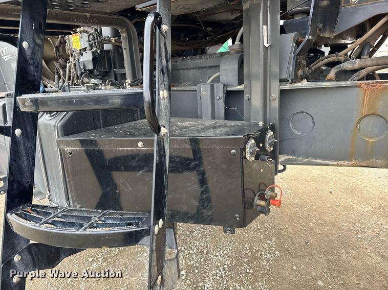 image for item DH9236 2015 TerraGator 8300B spreader