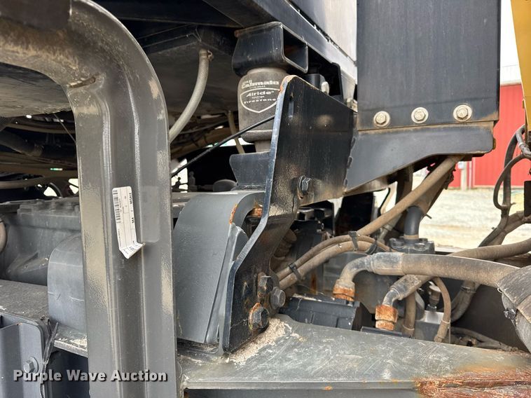 image for item DH9236 2015 TerraGator 8300B spreader