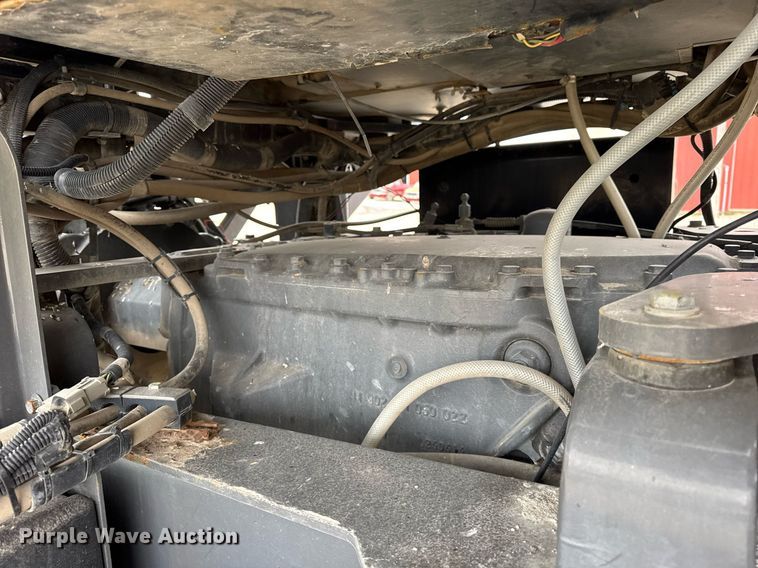 image for item DH9236 2015 TerraGator 8300B spreader