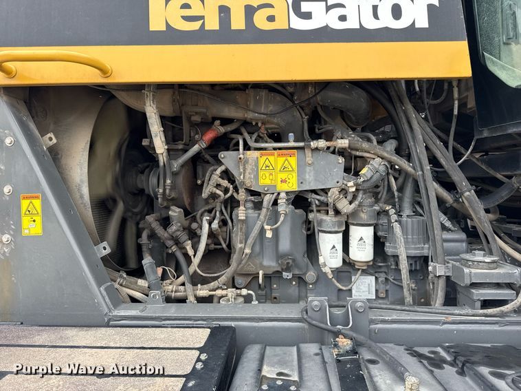 image for item DH9236 2015 TerraGator 8300B spreader