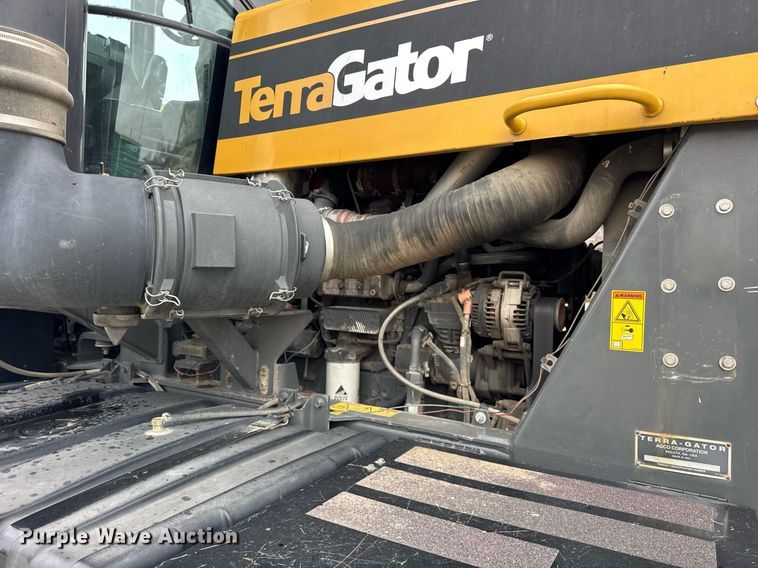 image for item DH9236 2015 TerraGator 8300B spreader