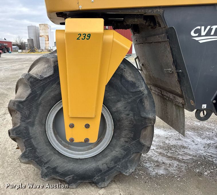 image for item DH9236 2015 TerraGator 8300B spreader
