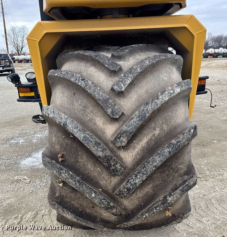 image for item DH9236 2015 TerraGator 8300B spreader