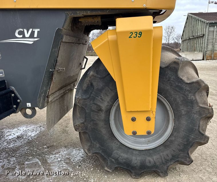 image for item DH9236 2015 TerraGator 8300B spreader