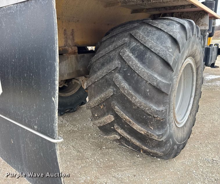 image for item DH9236 2015 TerraGator 8300B spreader