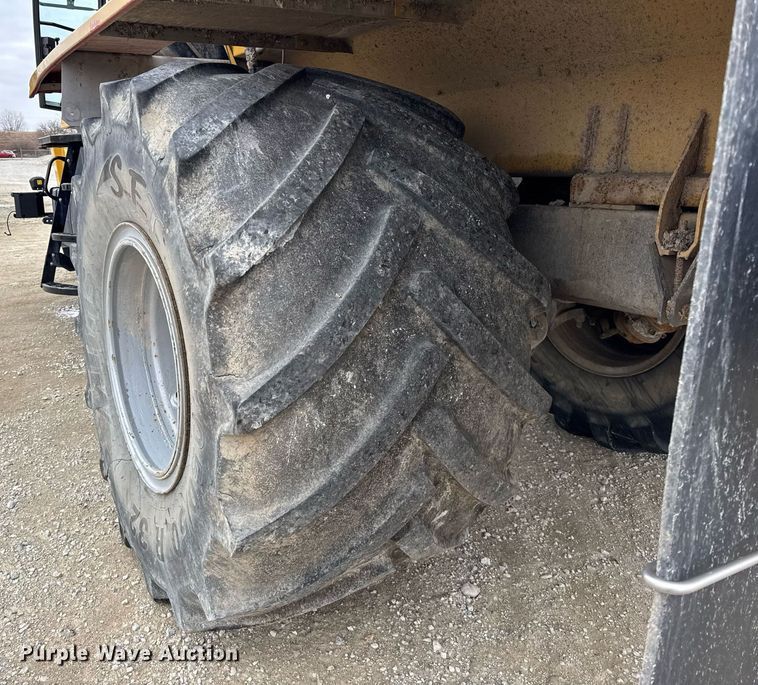 image for item DH9236 2015 TerraGator 8300B spreader