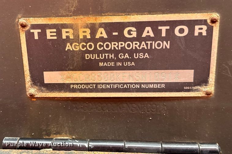 image for item DH9236 2015 TerraGator 8300B spreader