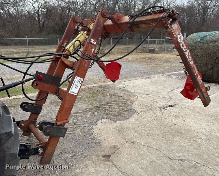 image for item DM5503 DewEze hay bale unroller