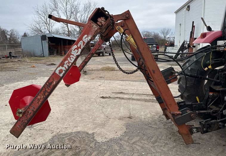 image for item DM5503 DewEze hay bale unroller