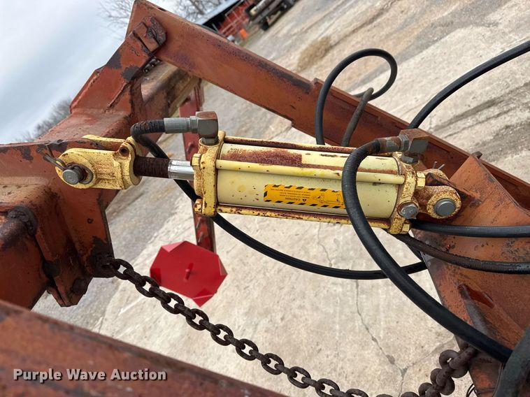 image for item DM5503 DewEze hay bale unroller