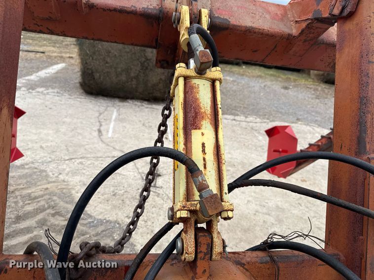 image for item DM5503 DewEze hay bale unroller