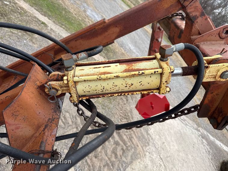 image for item DM5503 DewEze hay bale unroller