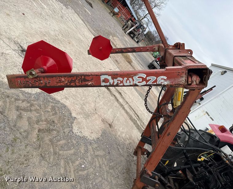 image for item DM5503 DewEze hay bale unroller