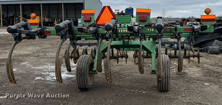 image for item DN0884 John Deere 714 disk ripper