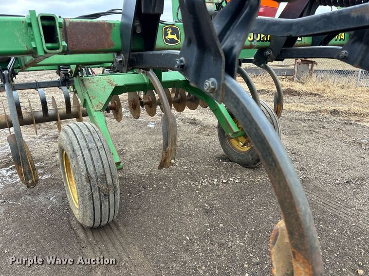 image for item DN0884 John Deere 714 disk ripper