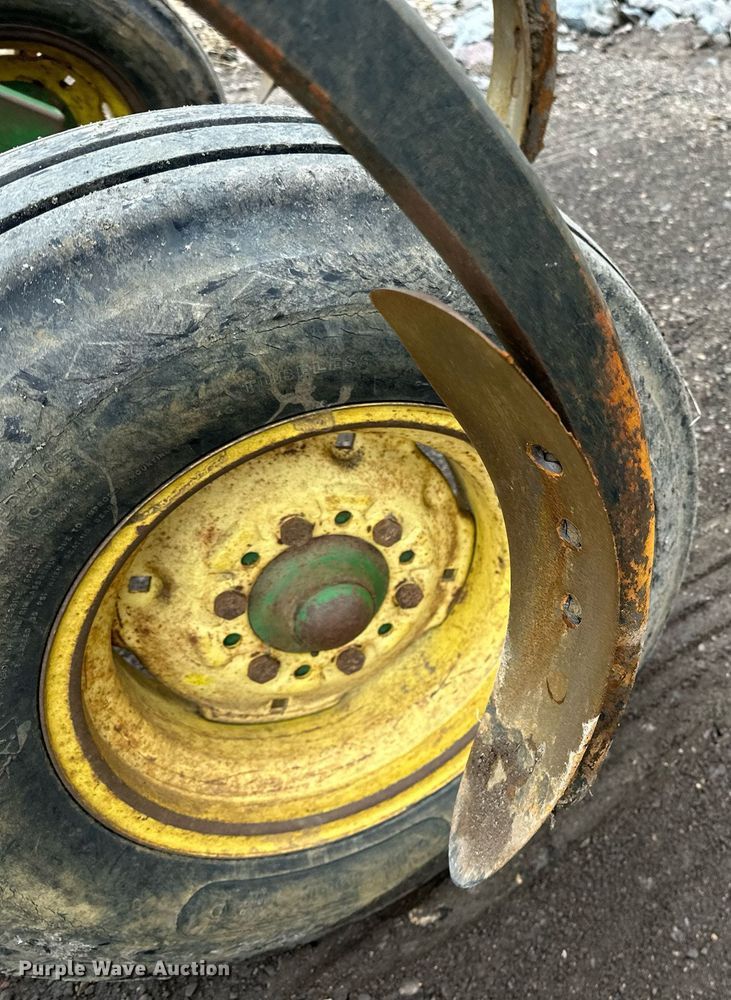 image for item DN0884 John Deere 714 disk ripper