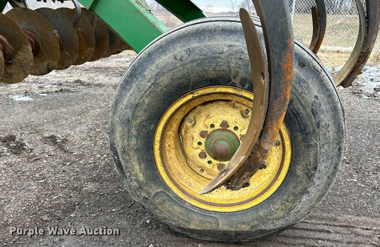 image for item DN0884 John Deere 714 disk ripper