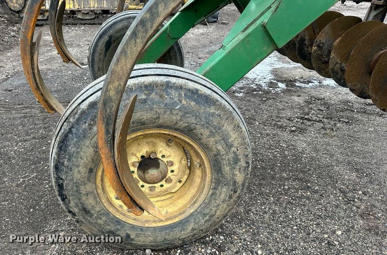 image for item DN0884 John Deere 714 disk ripper