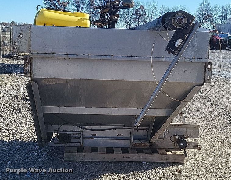 image for item DQ3850 New Leader L4000G4 spreader