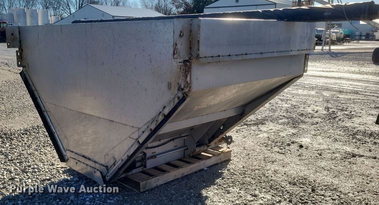 image for item DQ3850 New Leader L4000G4 spreader