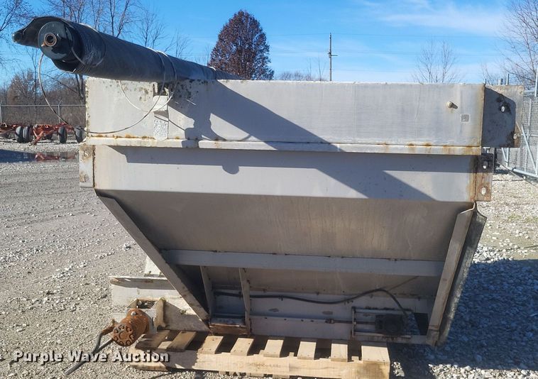 image for item DQ3850 New Leader L4000G4 spreader