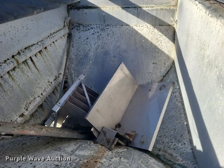 image for item DQ3850 New Leader L4000G4 spreader