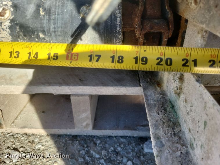 image for item DQ3850 New Leader L4000G4 spreader