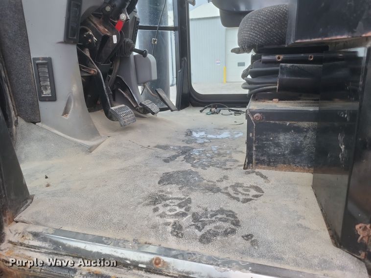 image for item DQ3869 2011 TerraGator 8303 spreader