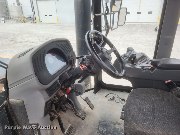 image for item DQ3869 2011 TerraGator 8303 spreader