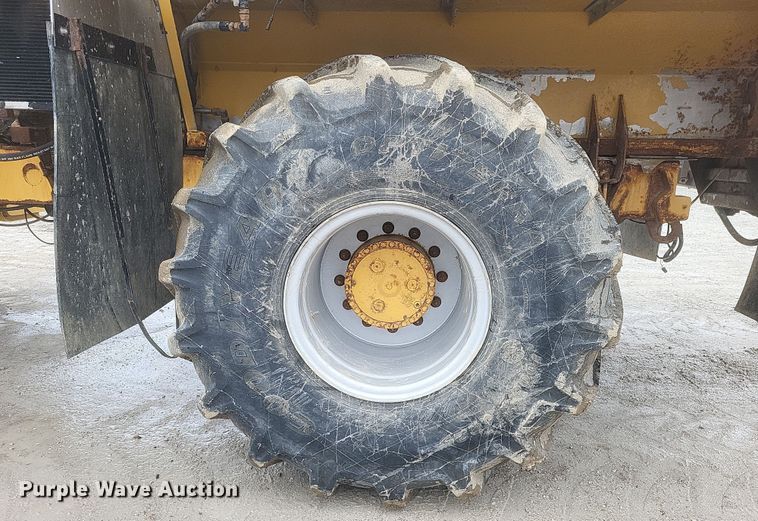 image for item DQ3869 2011 TerraGator 8303 spreader