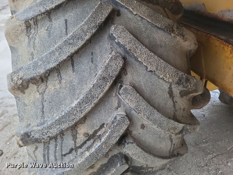 image for item DQ3869 2011 TerraGator 8303 spreader