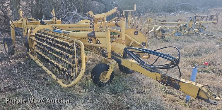 image for item DQ5352 Vermeer R23 Twin Rake hay rake
