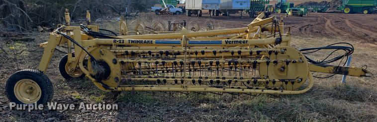image for item DQ5352 Vermeer R23 Twin Rake hay rake