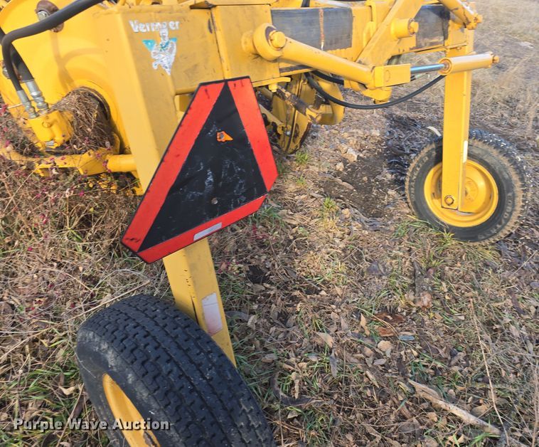 image for item DQ5352 Vermeer R23 Twin Rake hay rake