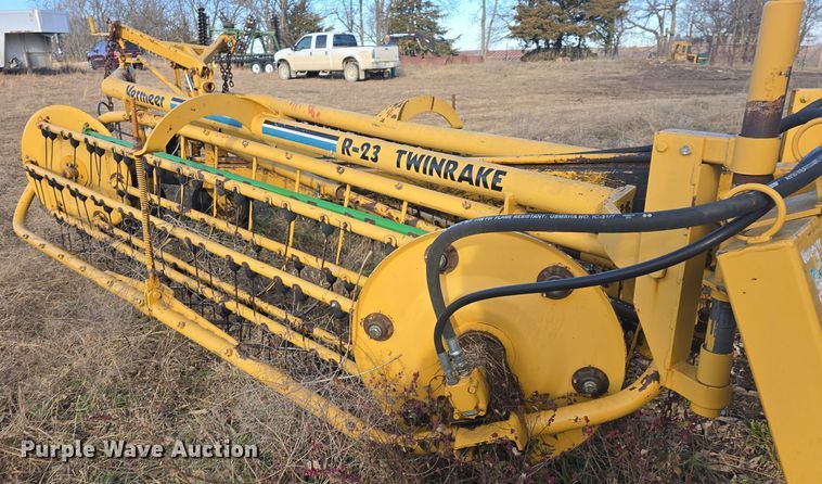image for item DQ5352 Vermeer R23 Twin Rake hay rake