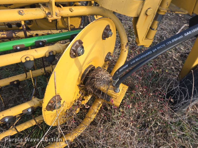 image for item DQ5352 Vermeer R23 Twin Rake hay rake