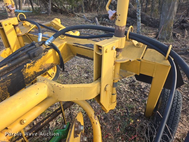 image for item DQ5352 Vermeer R23 Twin Rake hay rake