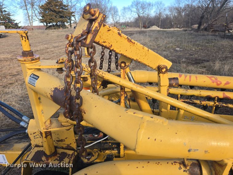 image for item DQ5352 Vermeer R23 Twin Rake hay rake