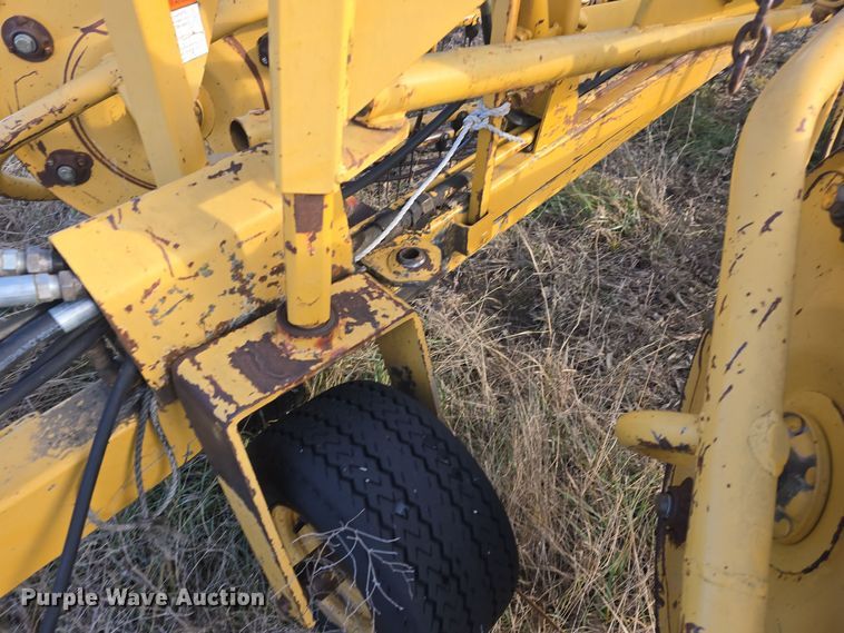 image for item DQ5352 Vermeer R23 Twin Rake hay rake