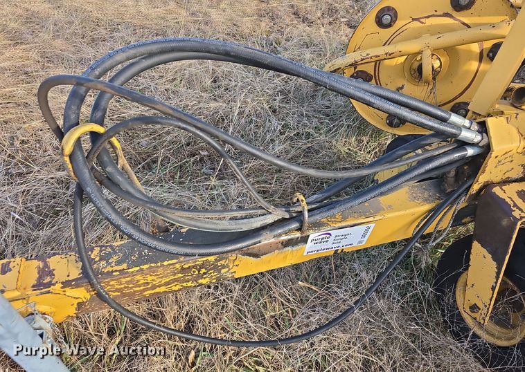 image for item DQ5352 Vermeer R23 Twin Rake hay rake