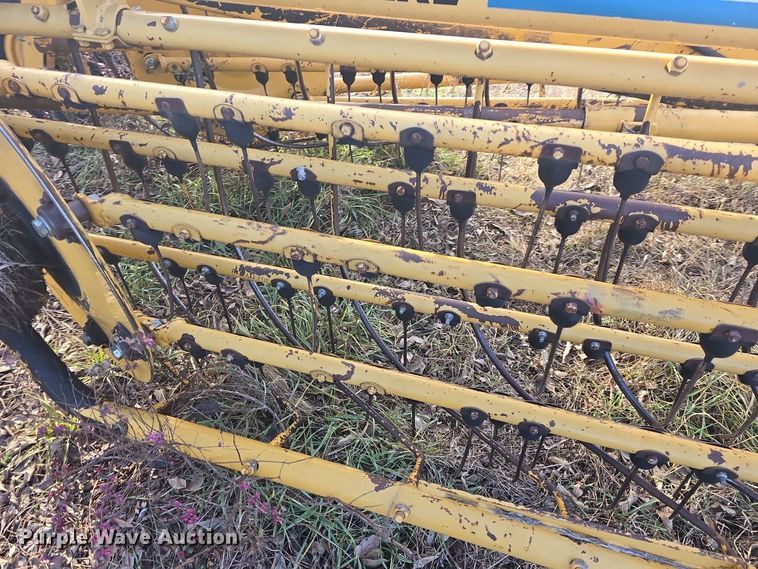 image for item DQ5352 Vermeer R23 Twin Rake hay rake
