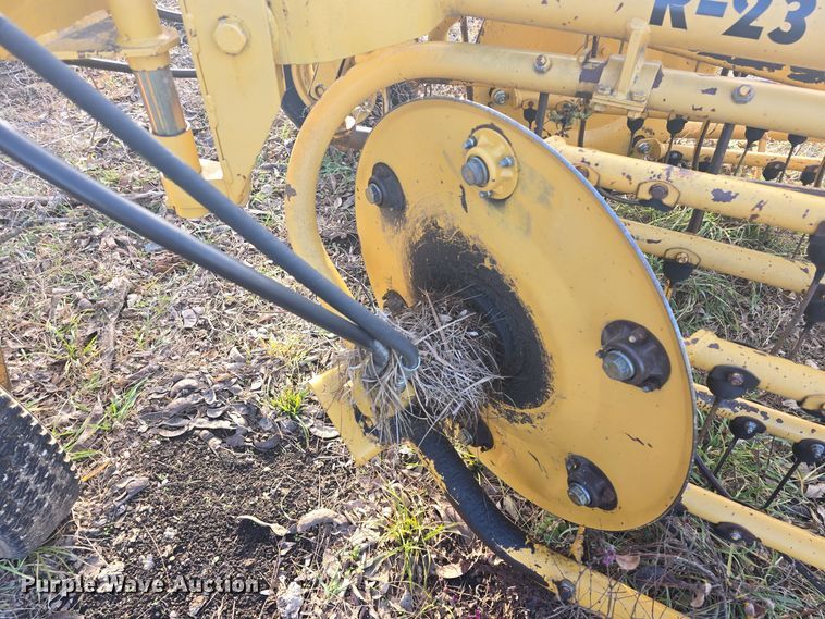 image for item DQ5352 Vermeer R23 Twin Rake hay rake
