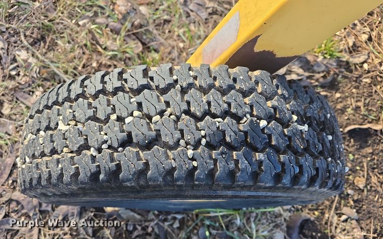 image for item DQ5352 Vermeer R23 Twin Rake hay rake