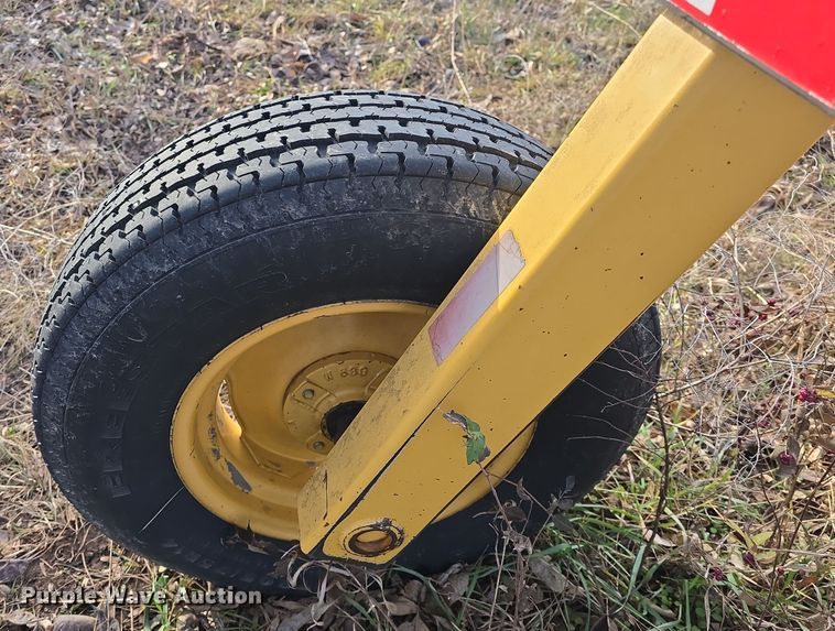 image for item DQ5352 Vermeer R23 Twin Rake hay rake