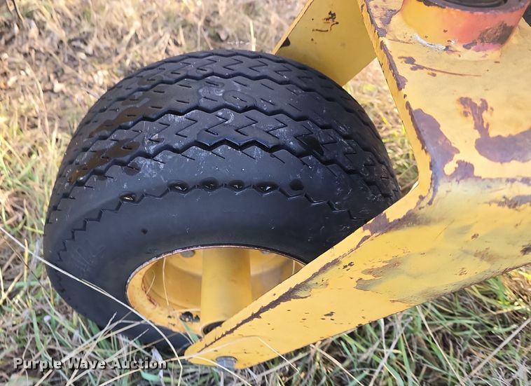 image for item DQ5352 Vermeer R23 Twin Rake hay rake