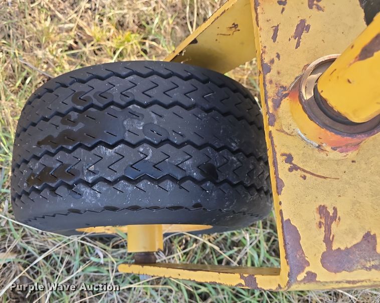 image for item DQ5352 Vermeer R23 Twin Rake hay rake