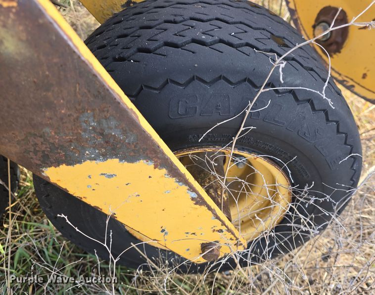 image for item DQ5352 Vermeer R23 Twin Rake hay rake