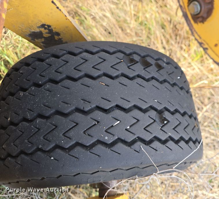 image for item DQ5352 Vermeer R23 Twin Rake hay rake