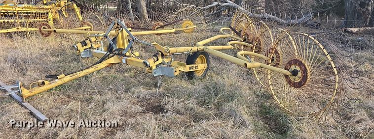image for item DQ5353 1998 Vermeer WR22 hay rake